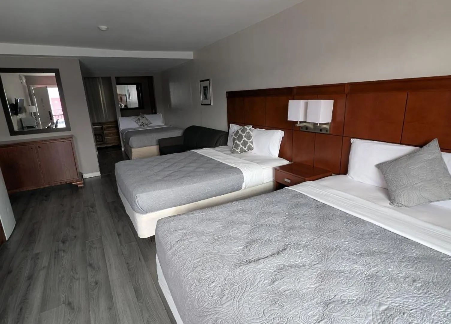 ** Hotel 7 Nights Stay Niagara Falls Canada